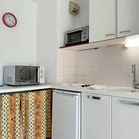 Appartamento Au Lavandou - 4 Couchages, Climatisé, Balcon, Piscine, Parking Inclus - Fr-1-251-480